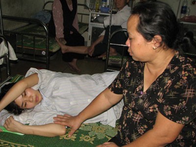 Hai mẹ con chị Nguyễn Thị Lý tại bệnh viện đa khoa khu vực TX Phúc Yên.